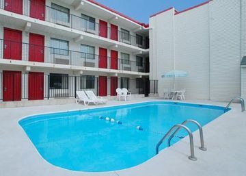 Days Inn & Suites By Wyndham Indianapolis Airport East Exterior foto